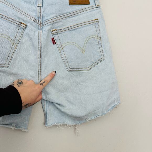 Levi’s Light Wash High Rise Cutoff Shorts Women’s Size 28 - Picture 6 of 10